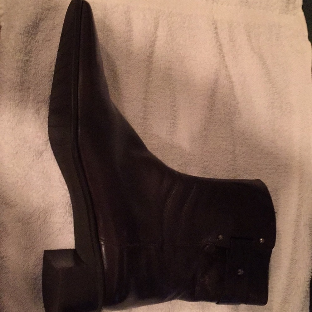 Stuart Weitzman Ladies size 10